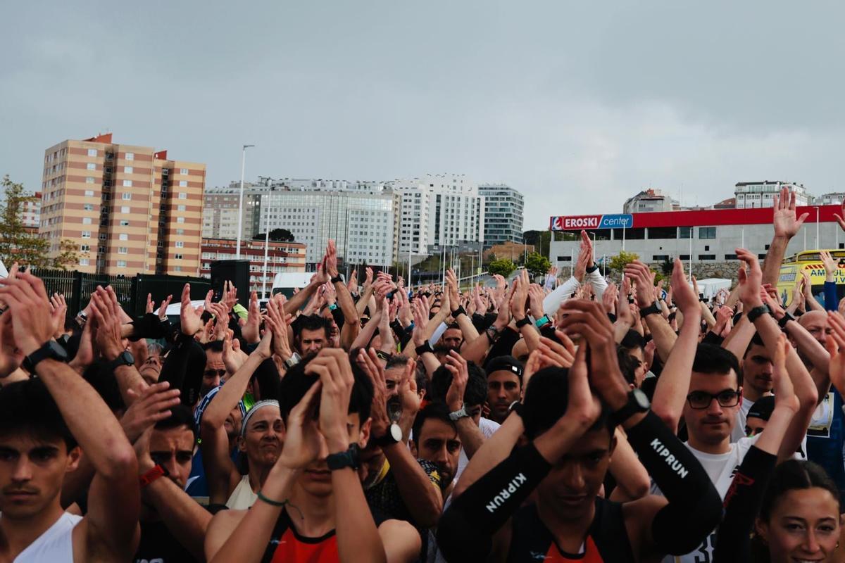 Corredores en la carrera popular de Matogrande-Xuxán celebrada este domingo 12/04/26.