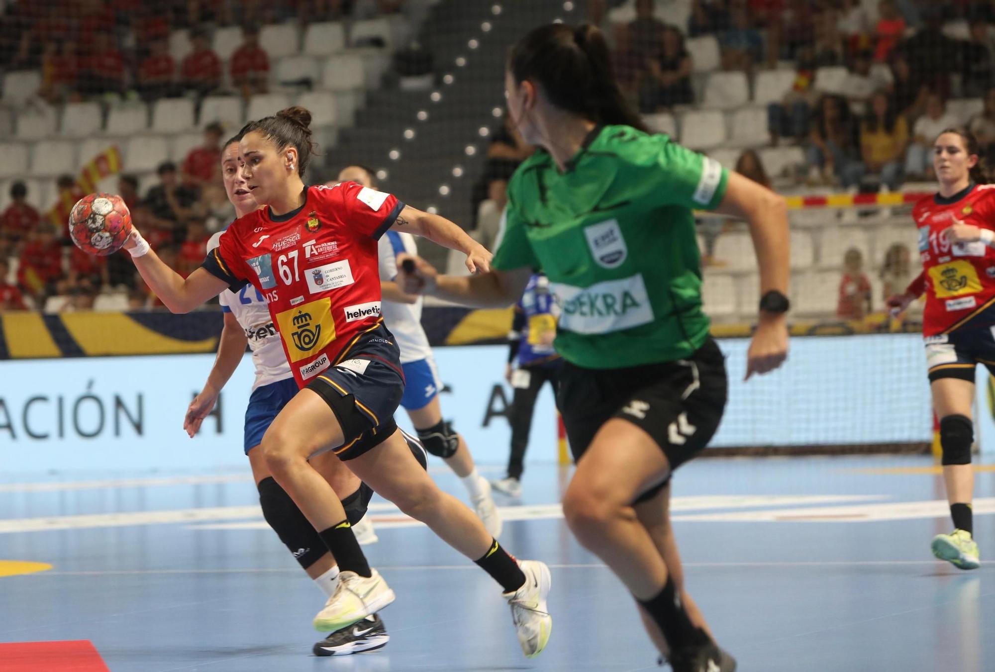 Todas las fotos del partido España - Grecia de balonmano femenino disputado en el Port de Sagunt