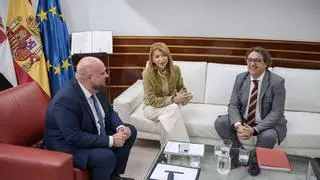 El PSOE urge a Guardiola a pactar con Vox para acabar con el "limbo político" en Extremadura