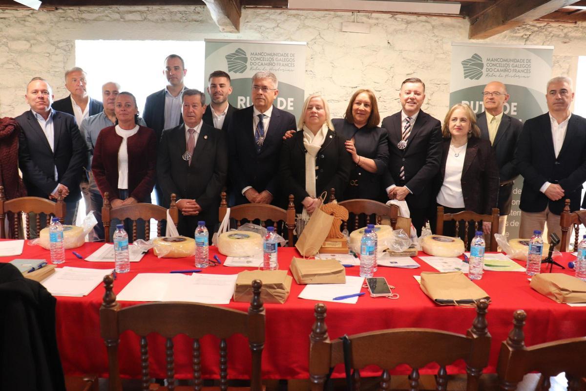 Francisco Perera, Marco Aurelio Pérez y Teodoro Sosa, junto a los alcaldes gallegos, durante el acto que formalizó el hermanamiento.