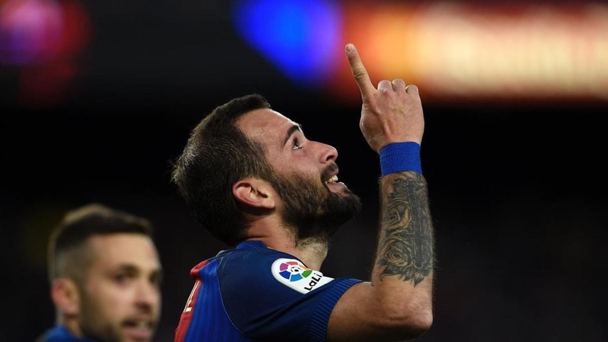 Aleix Vidal celebra su gol al Las Palmas en el Camp Nou.