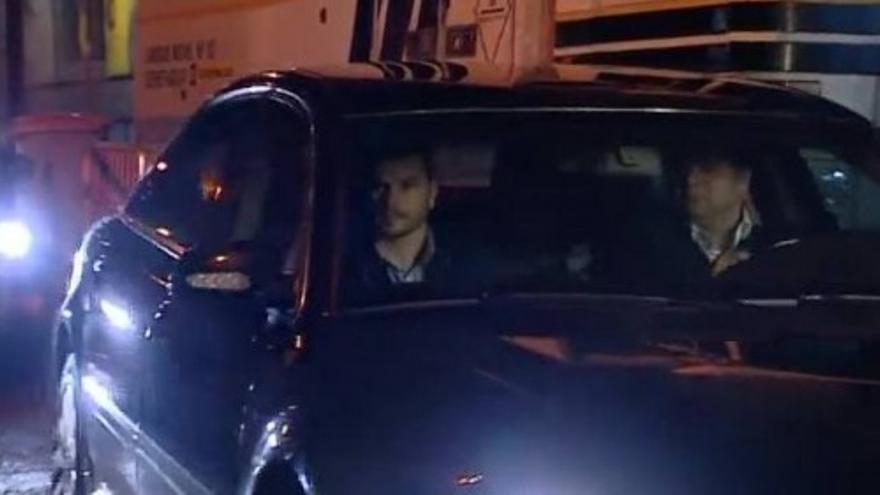Rajoy llega a Génova en vehículo