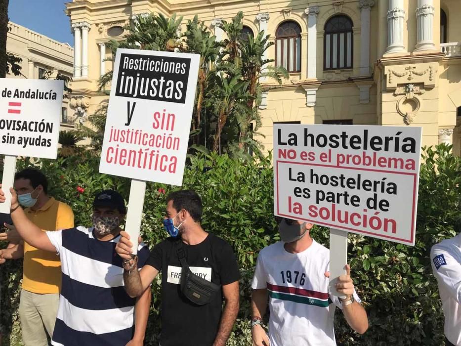 La hostelería llena las calles de Málaga para protestar por las restricciones