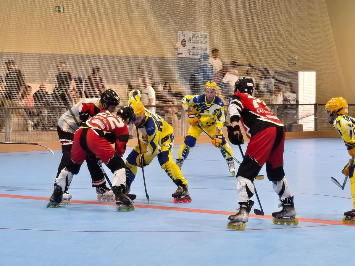 Máxima tensión en la pista menorquina en el duelo entre el Espanya y el Molina Sport.