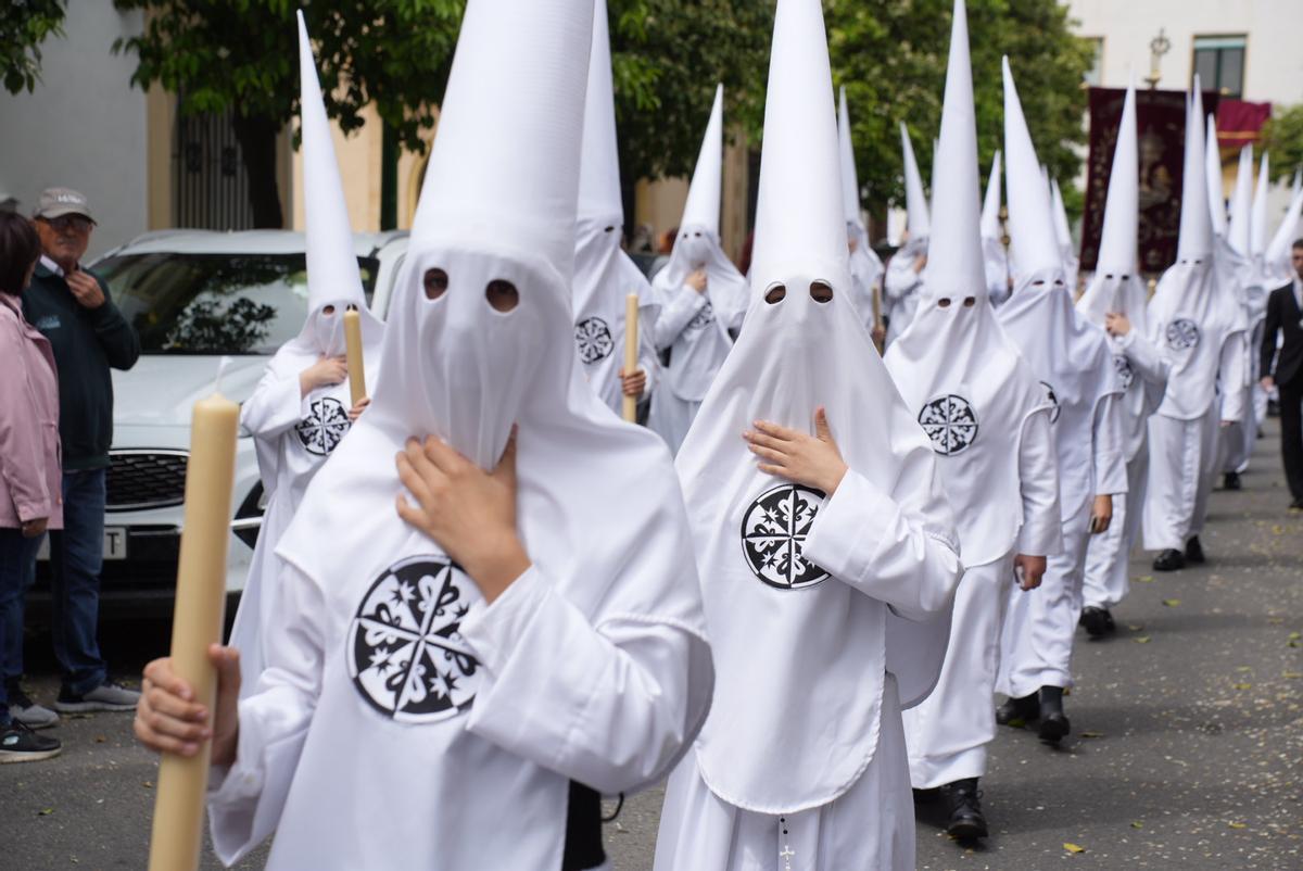 La salida procesional de la Presentación al pueblo de Jesús de los Afligidos, en imágenes