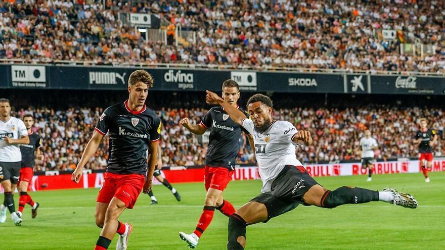 El Valencia CF se estrella contra su mediocridad: sigue en descenso y sin ganar en Mestalla