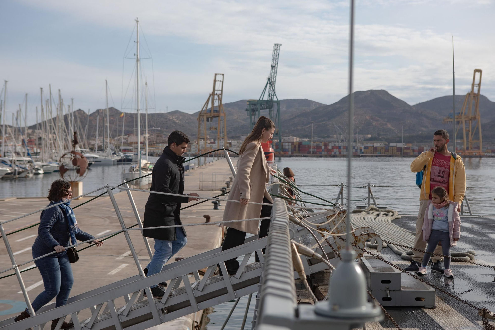 La primera jornada de puertas abiertas en la fragata 'Almirante Juan de Birbón', en imágenes