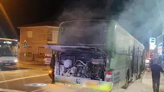 Se incendia un autobús que trasladaba pasajeros desde O Grove a Sanxenxo