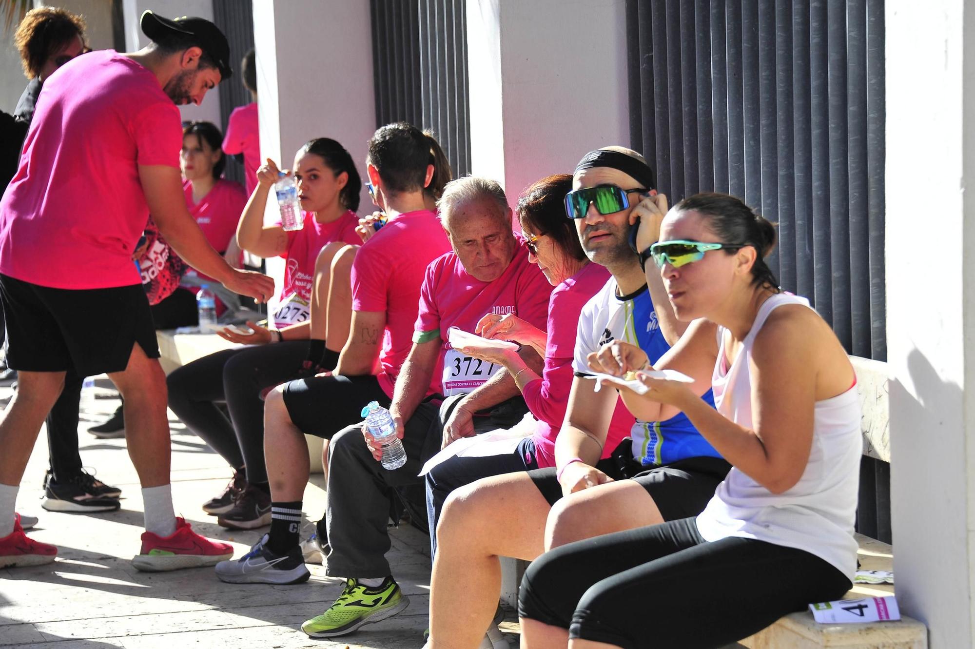 Una marea rosa imparable contra el cáncer de mama en Elche