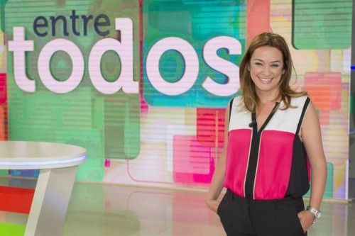 "Entre todos" de TVE1 es un espacio de sobremesa en directo presentado por la periodista gaditana Toñi Moreno.