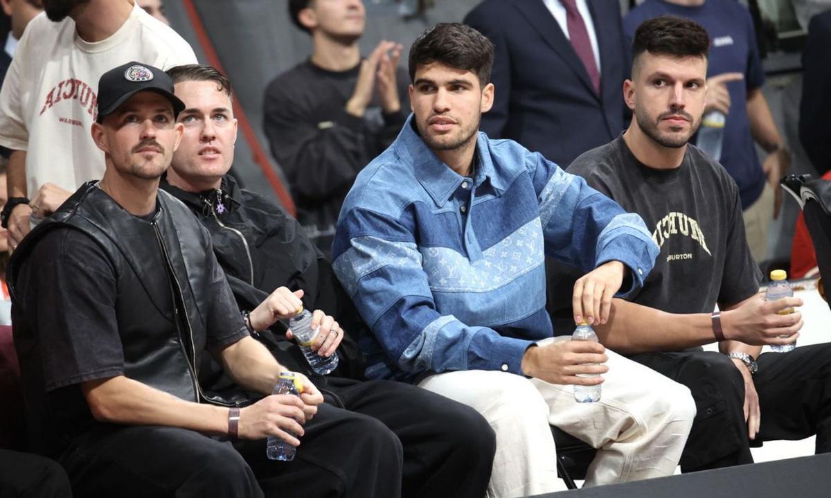 Los Sufridores del CB Murcia durante el partido de ayer ante el Real Madrid.  | JUAN CARLOS CAVAL