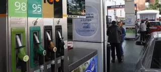 El precio del gasóleo sigue en máximos al comerse la guerra la rebaja del IVA