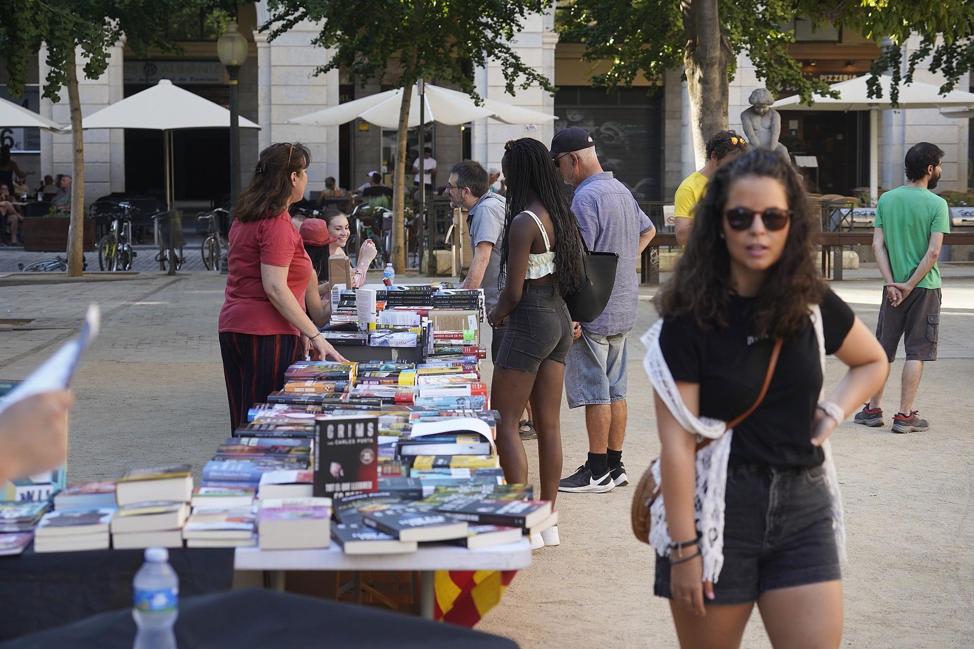 Un Llibrestiu sufocant ple de llibres i buit de públic