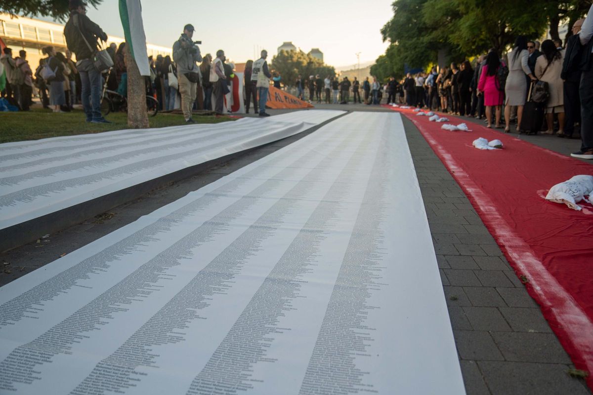 Ecologistas y activistas propalestinos protestan contra la feria Aviation Week en Barcelona