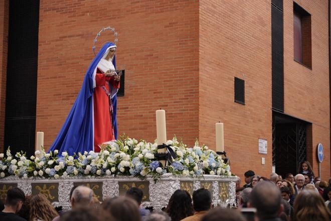 María de Nazaret acompaña al Cristo de la Vera Cruz en Mérida