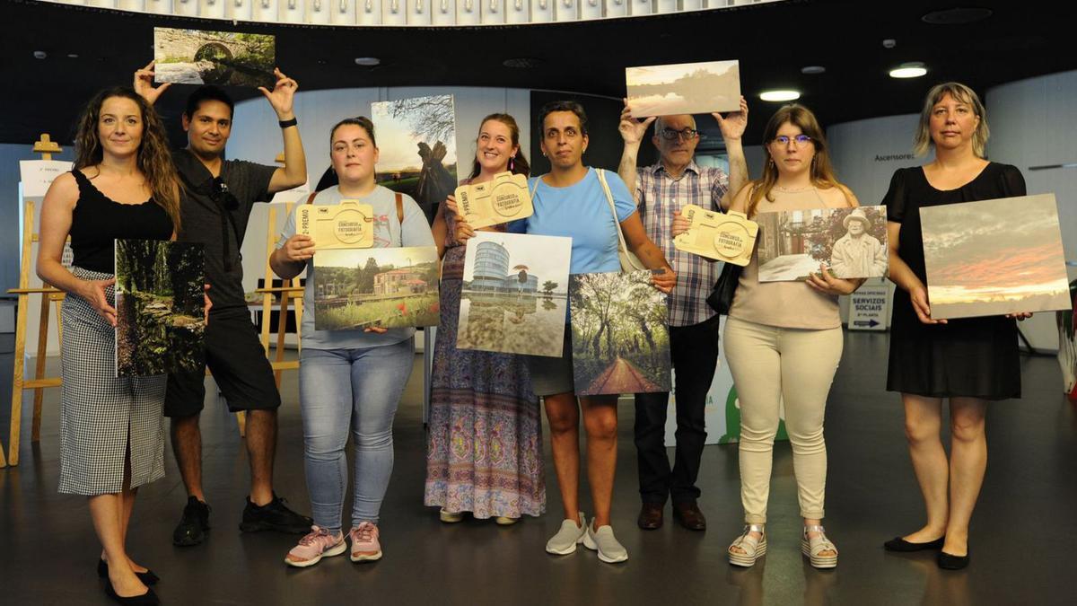 Los galardonados del Concurso de Fotografía de Lalín, ayer, en la entrega de premios. |  //BERNABÉ/JAVIER LALÍN