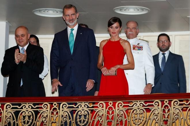 Don Felipe y Doña Letizia durante uno de los actos culturales de su viaje oficial por Cuba