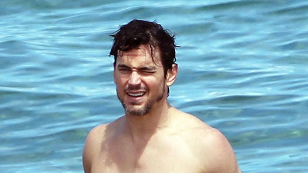 Matt Bomer con las aletas saliendo del agua