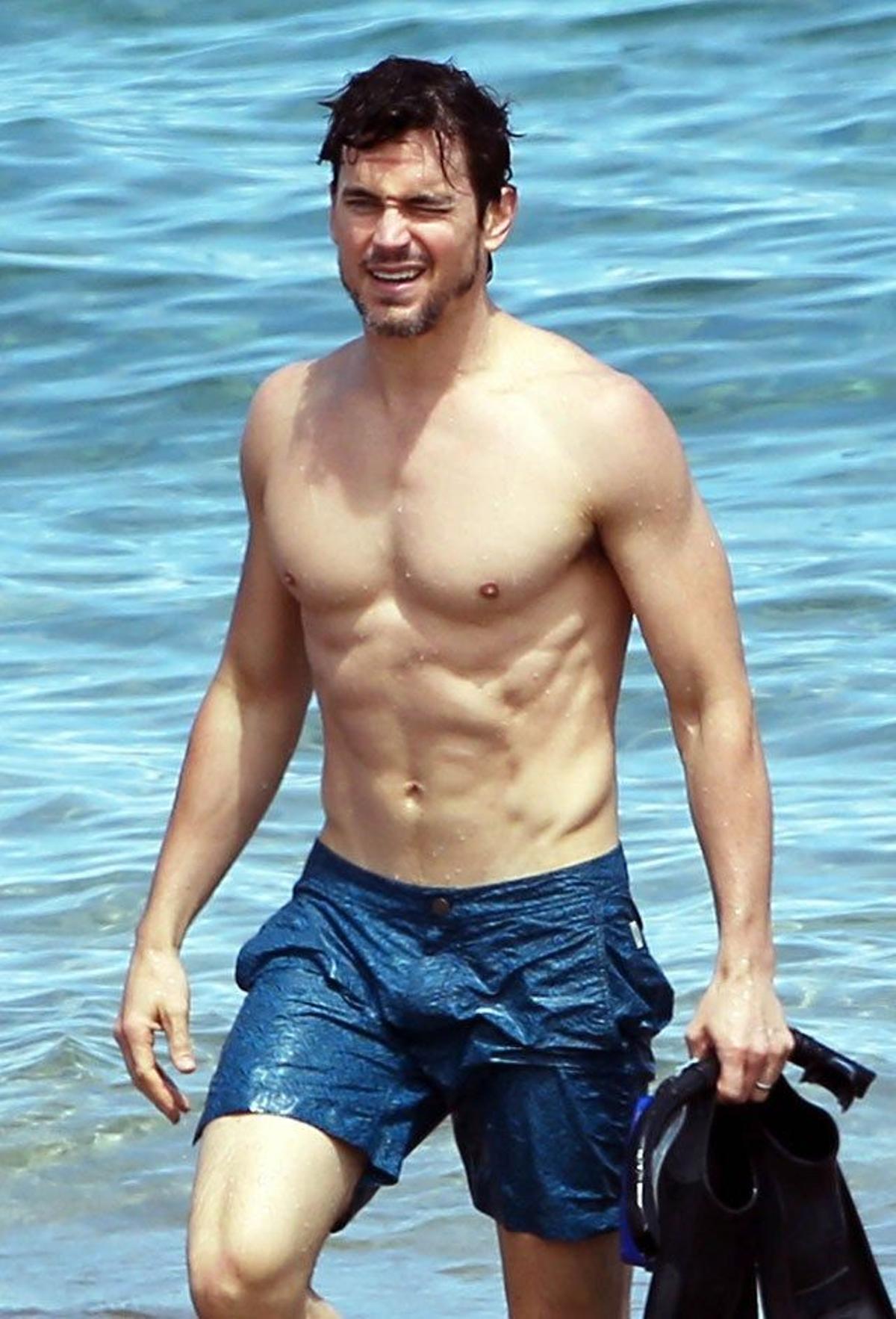 Matt Bomer con las aletas saliendo del agua