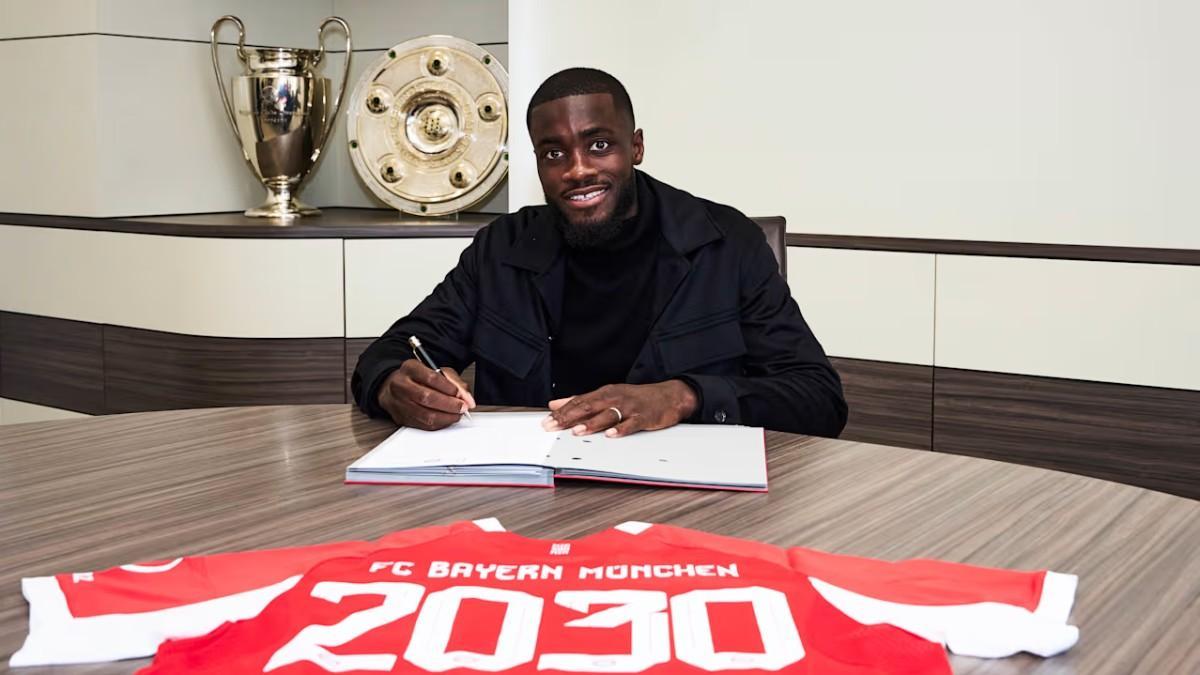 Upamecano firma con el Bayern hasta 2030