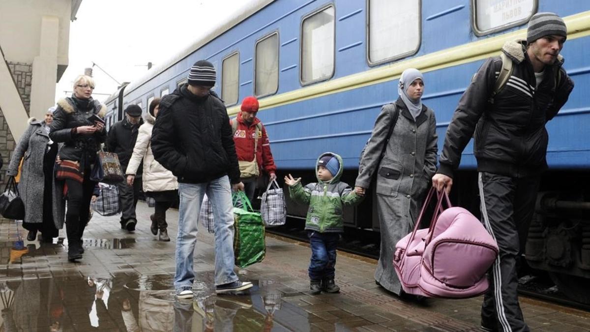 zentauroepp25315912 to go with afp story by vassyl troukhan  a family of crimean170616200419