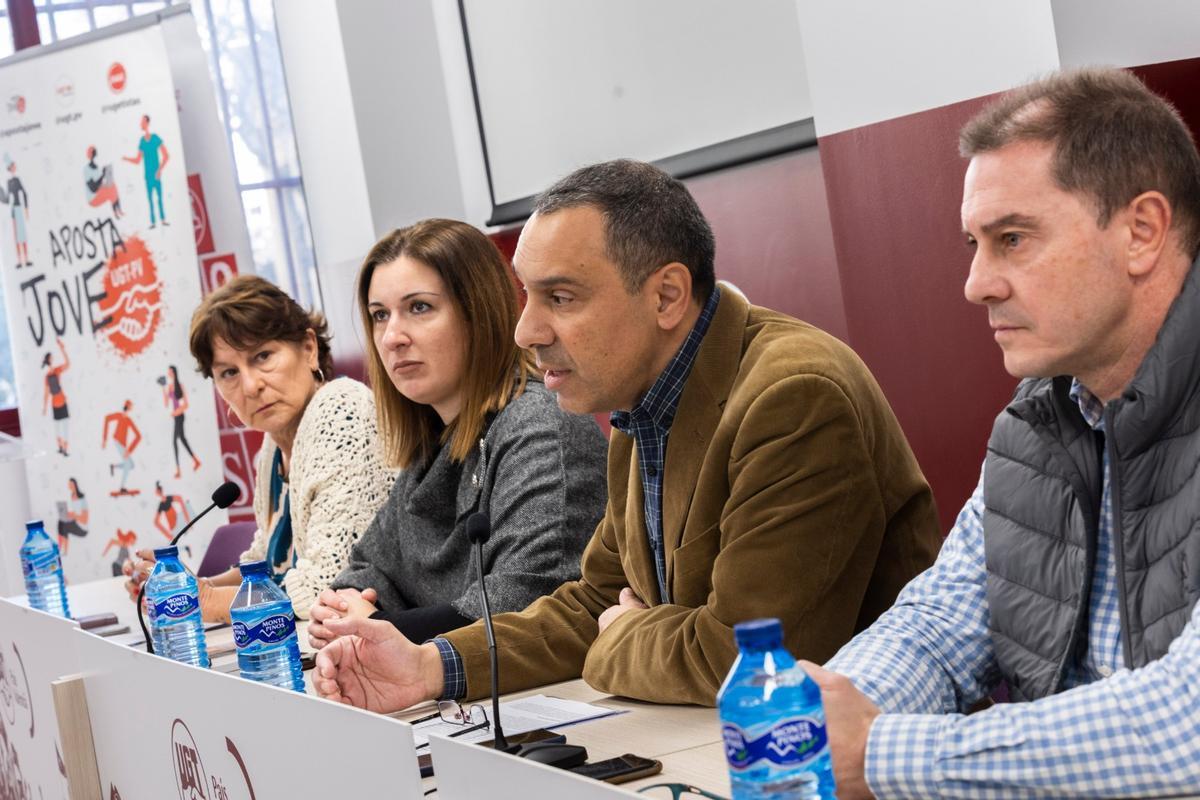 Varios responsables de UGT durante la rueda de prensa