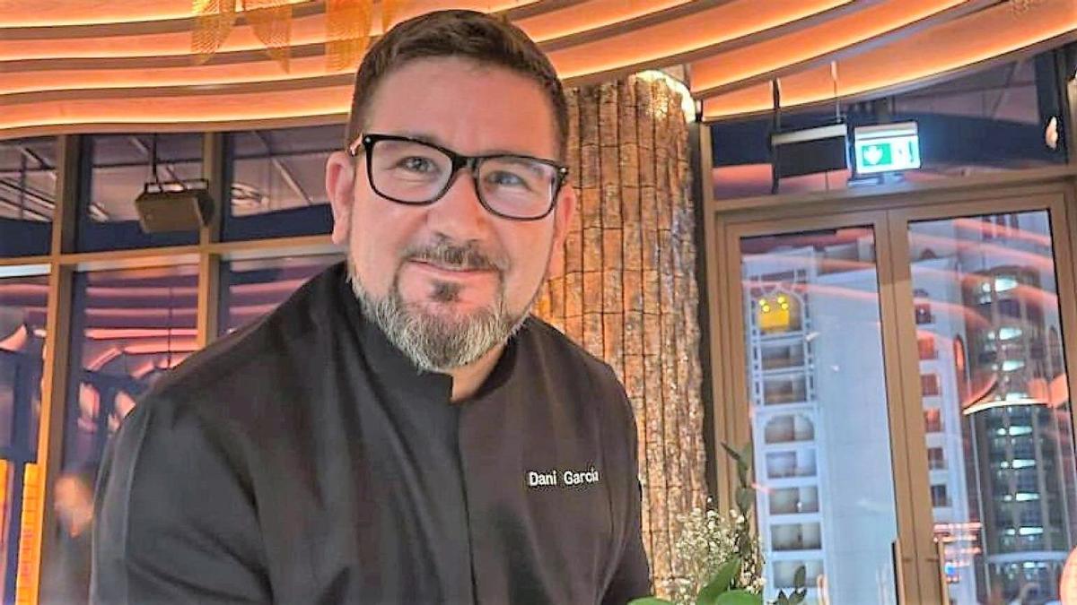 El chef Dani García, desde un restaurante Leña, en Dubái.