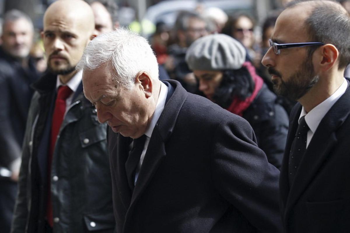 El ministre d’Afers Estrangers, José Manuel García Margallo, a l’arribar a la basílica de la Concepció de Barcelona,aquest dilluns.