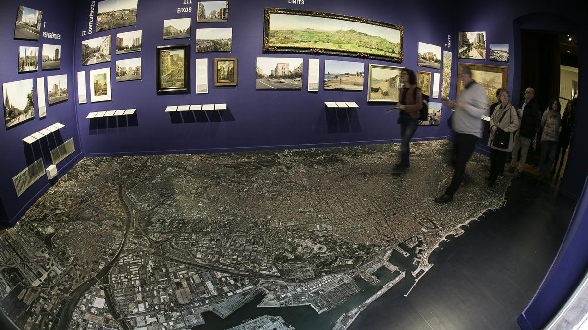 El recorrido de la exposición permanente se inicia con las representaciones visuales de los puntos significativos de la ciudad.