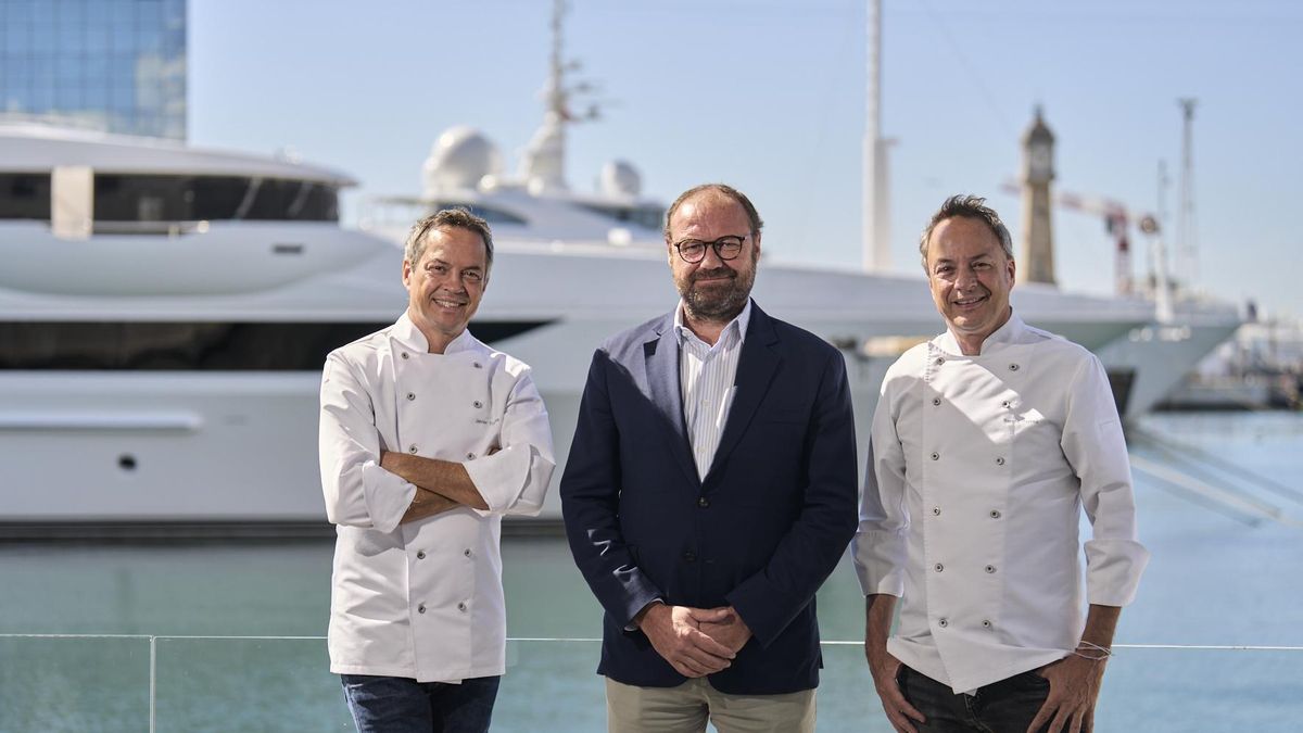 Los Hermanos Torres y Ignacio Erroz, CEO de Marina Port Vell, tras el acuerdo.