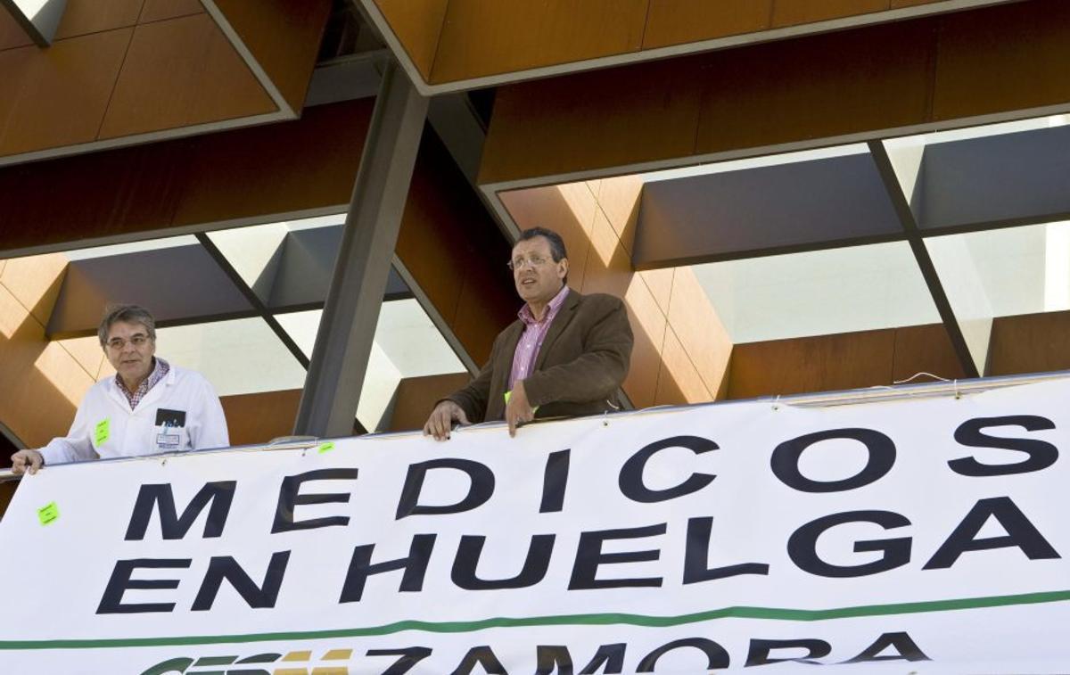 Pancarta de una huelga de médicos.  | ARCHIVO