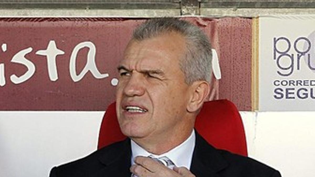 Javier Aguirre, durante el partido en el Sánchez Pizjuán