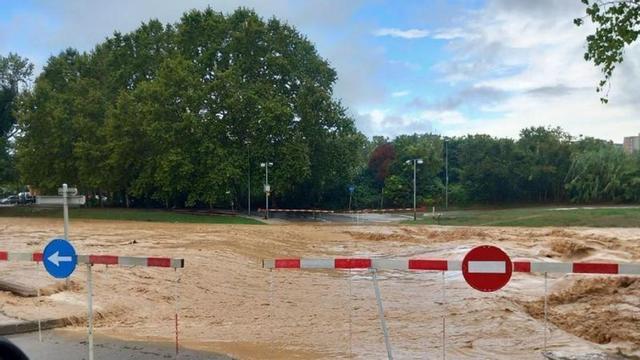 Martorell, paso cerrado por acumulación de agua en la calzada