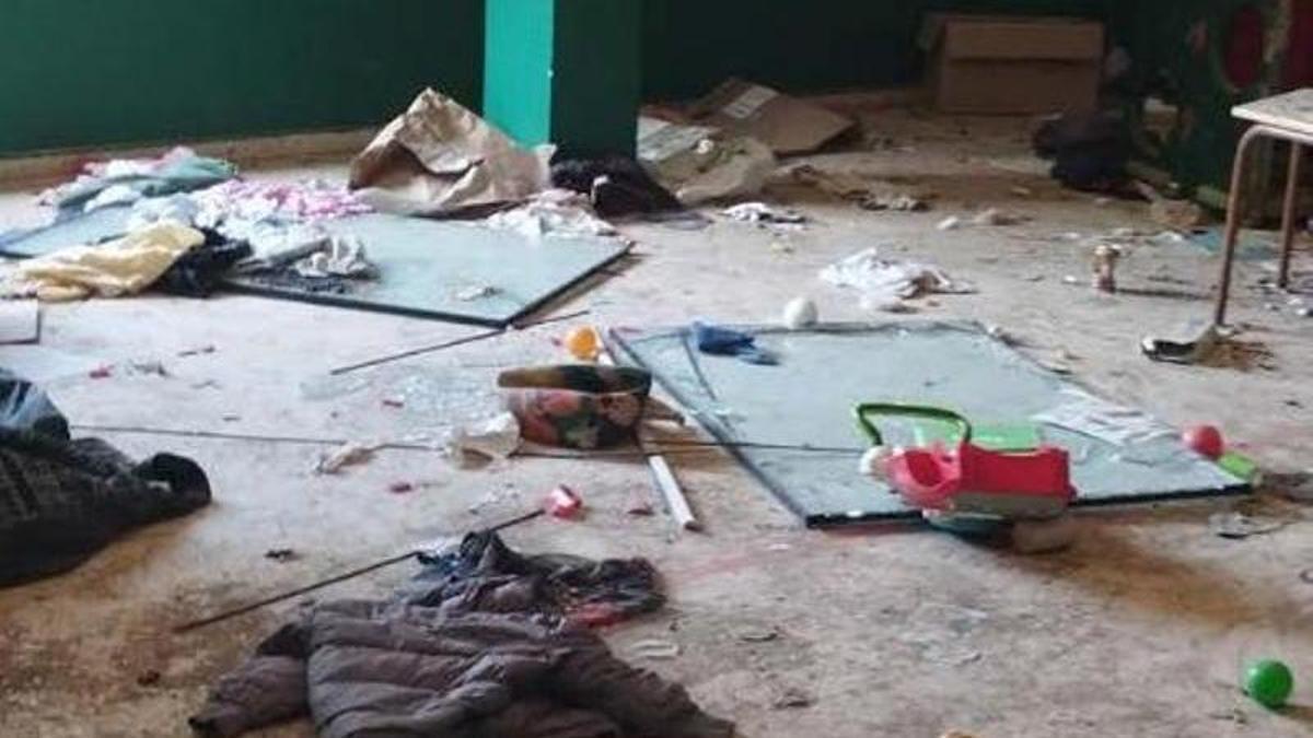 Estado del interior de la escuela infantil municipal situada en el Raval de Algemesí.