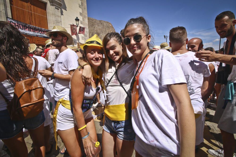 La ermita de San Roque congrega a decenas de personas para comenzar los festejos patronales y de Moros y Cristianos