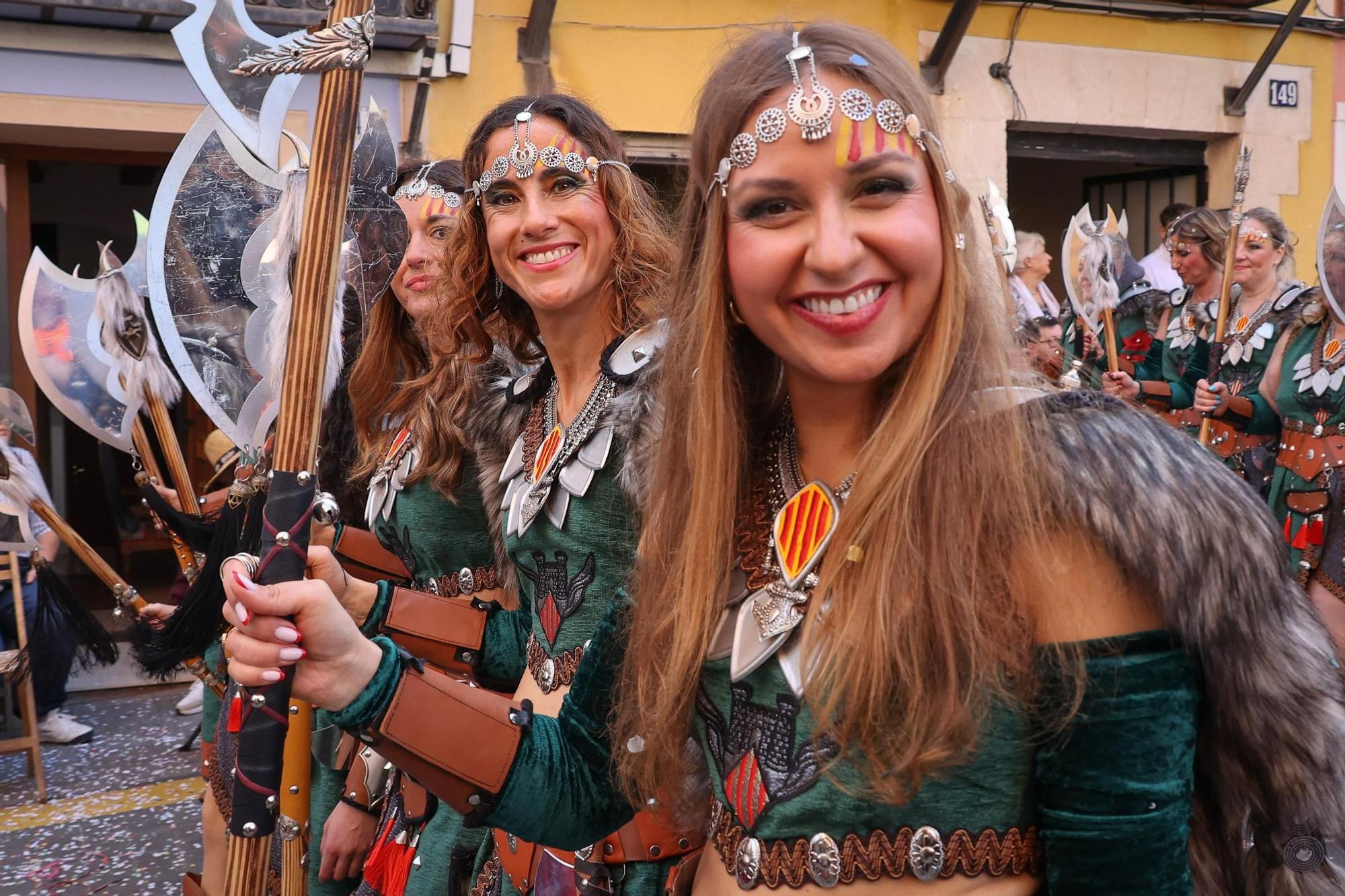 Alcoy se entrega al espectáculo de las tropas cristianas