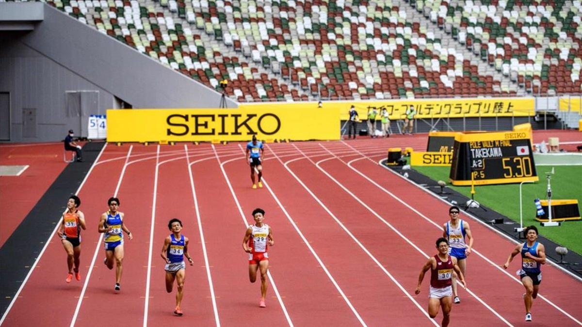 El estadio olímpico estrenó la pista de atletismo