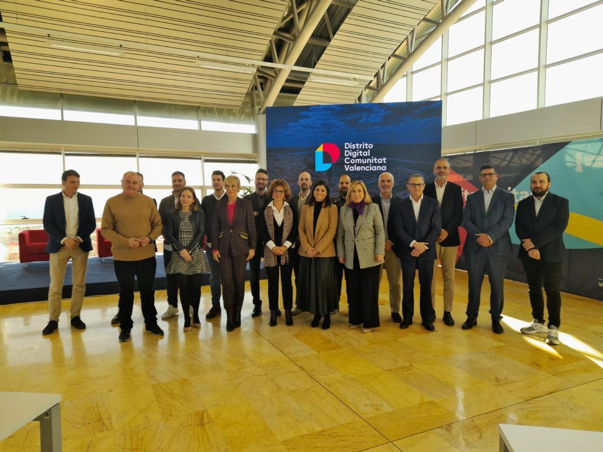 Responsables del Gobierno en Alicante, Distrito Digital con empresarios del sector