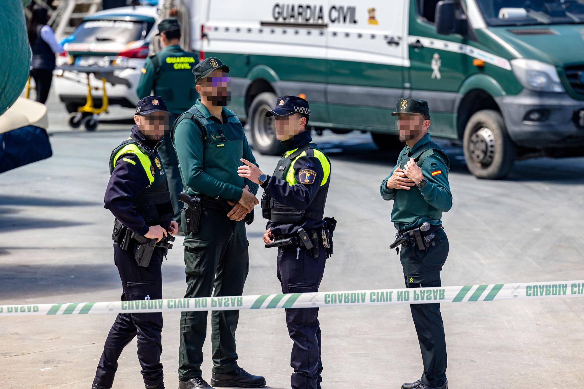 Traslado del cuerpo de uno de los desaparecidos en Calp.