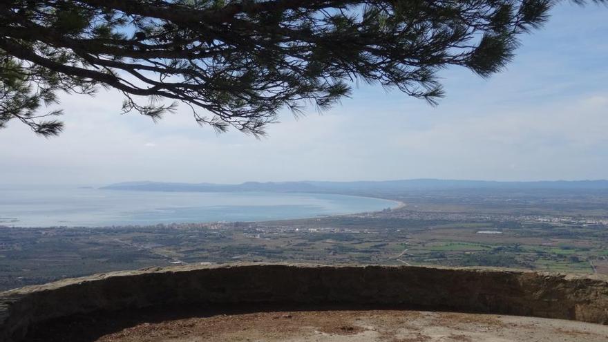 El mirador a la badia de Roses, a l&#039;àrea de Mas Ventós.