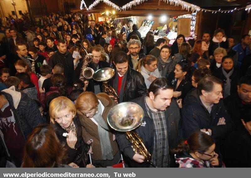 GALERÍA DE FOTOS -- Villancicos en el Mercat de Nadal