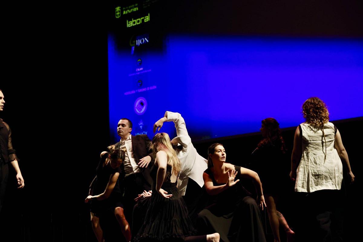 Entrega de los "Premios extraordinarios" de Educación en el teatro de la Laboral
