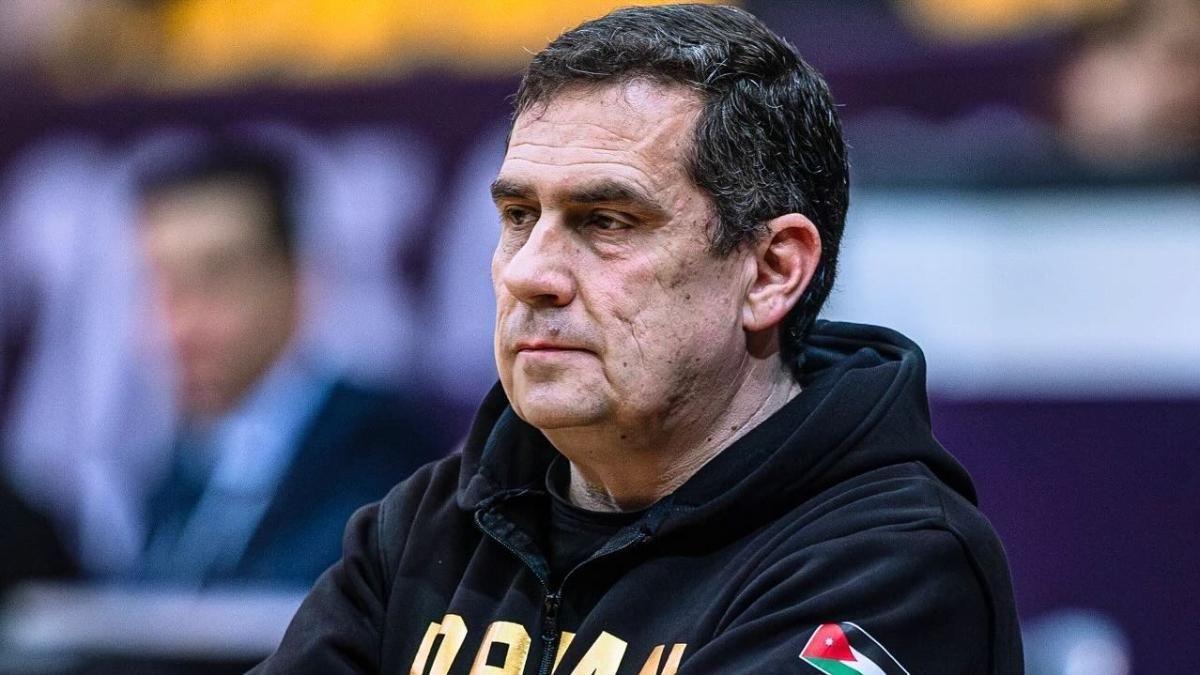 Piti Hurtado, en su etapa como seleccionador de Jordania.