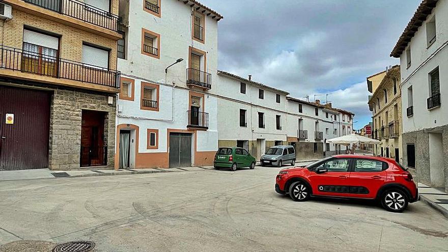 El pavimento de la calle Muntadas y sus servicios, ya renovados. | SERVICIO ESPECIAL