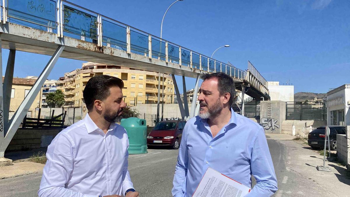 Aix y López-Bas reclaman una pasarela peatonal sobre las vías del AVE