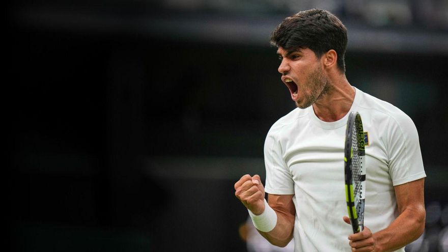 Carlos Alcaraz celebra un punto en su partido de octavos ante Rublev. | | LAP