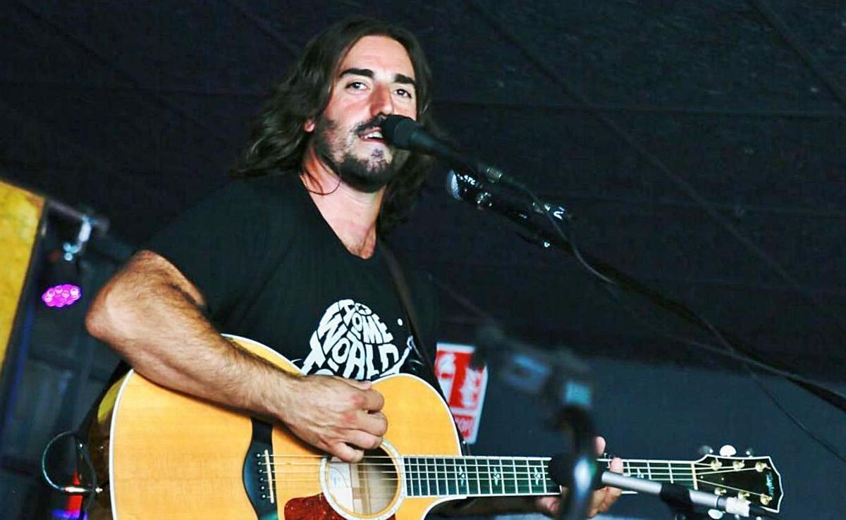 El cantautor ferrolano Andrés Suárez, que presenta su nuevo trabajo homónimo en el Auditorio Alfredo Kraus. | | LP/DLP