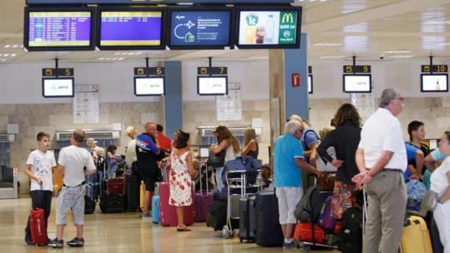 Una imatge d&#039;aquest agost de la terminal de l&#039;aeroport de Girona-Costa Brava.