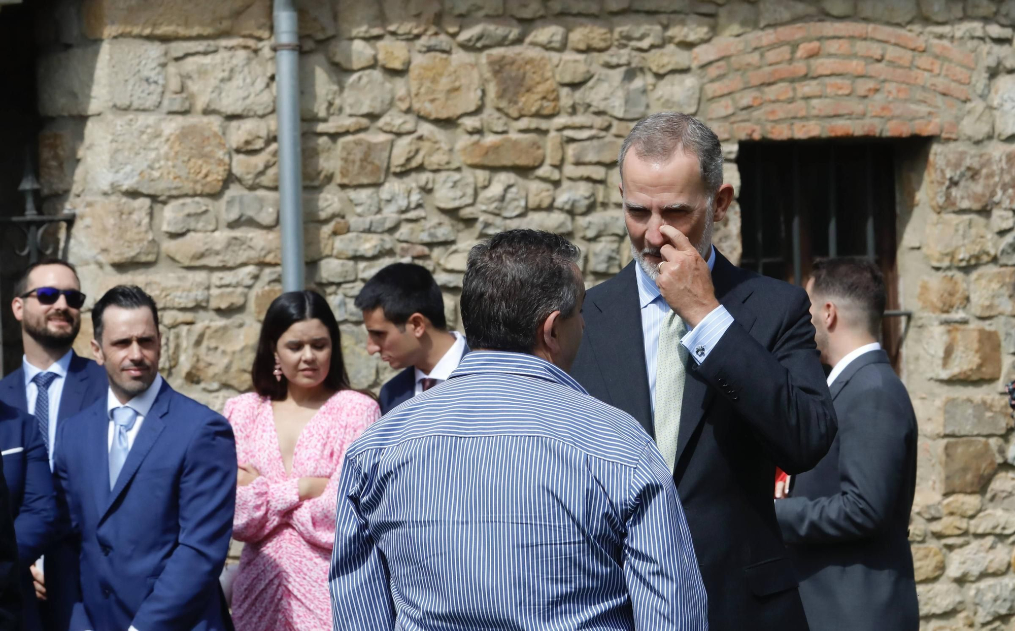 El Rey Felipe VI, testigo de excepción en la boda de su ahijado en Gijón (en imágenes)