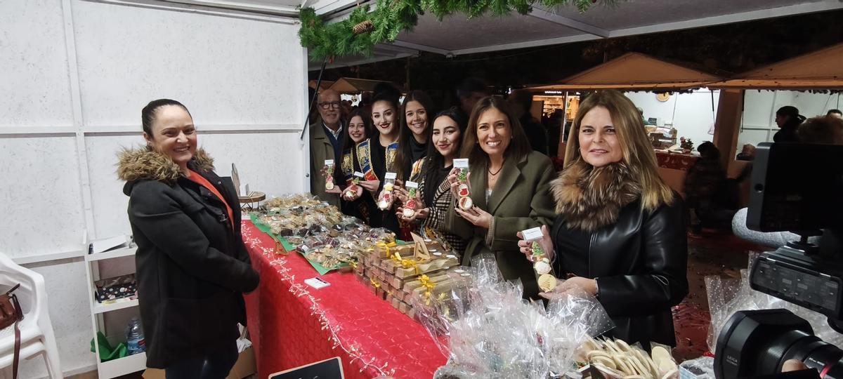 Las fotos del encendido del alumbrado navideño y la feria del comercial local en Almassora
